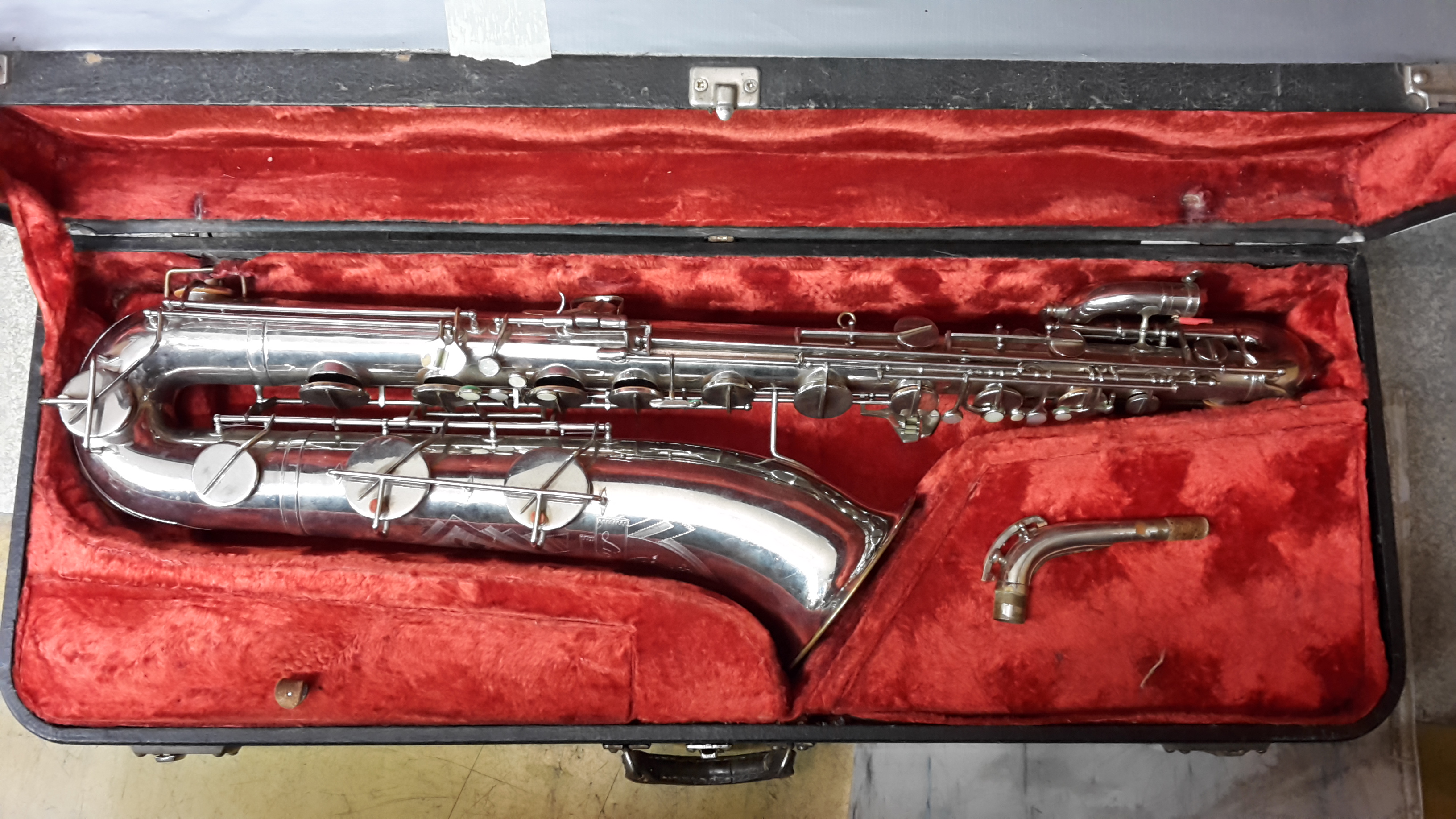 Amati (JKG) - Eb baryton sax do spodního ,,B,,