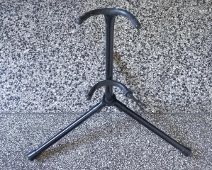 Stojan na tenor saxofon