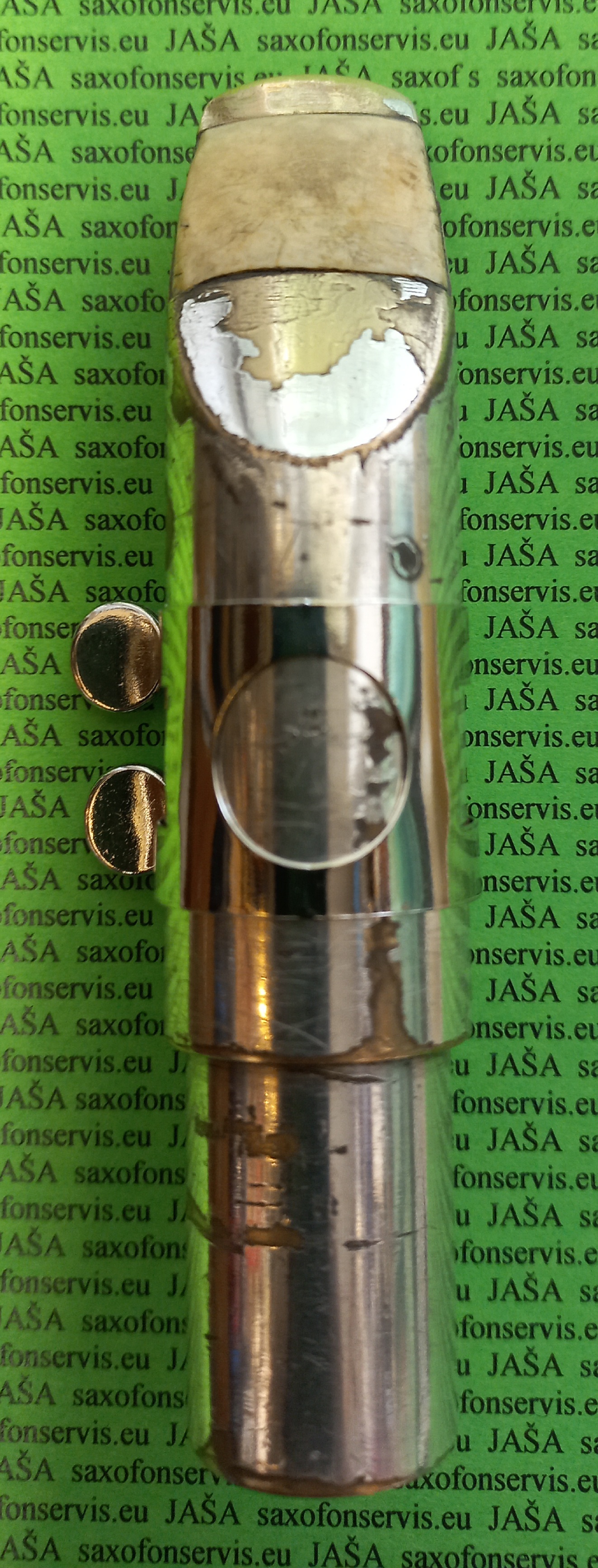 Metal hubice na tenor saxofon.