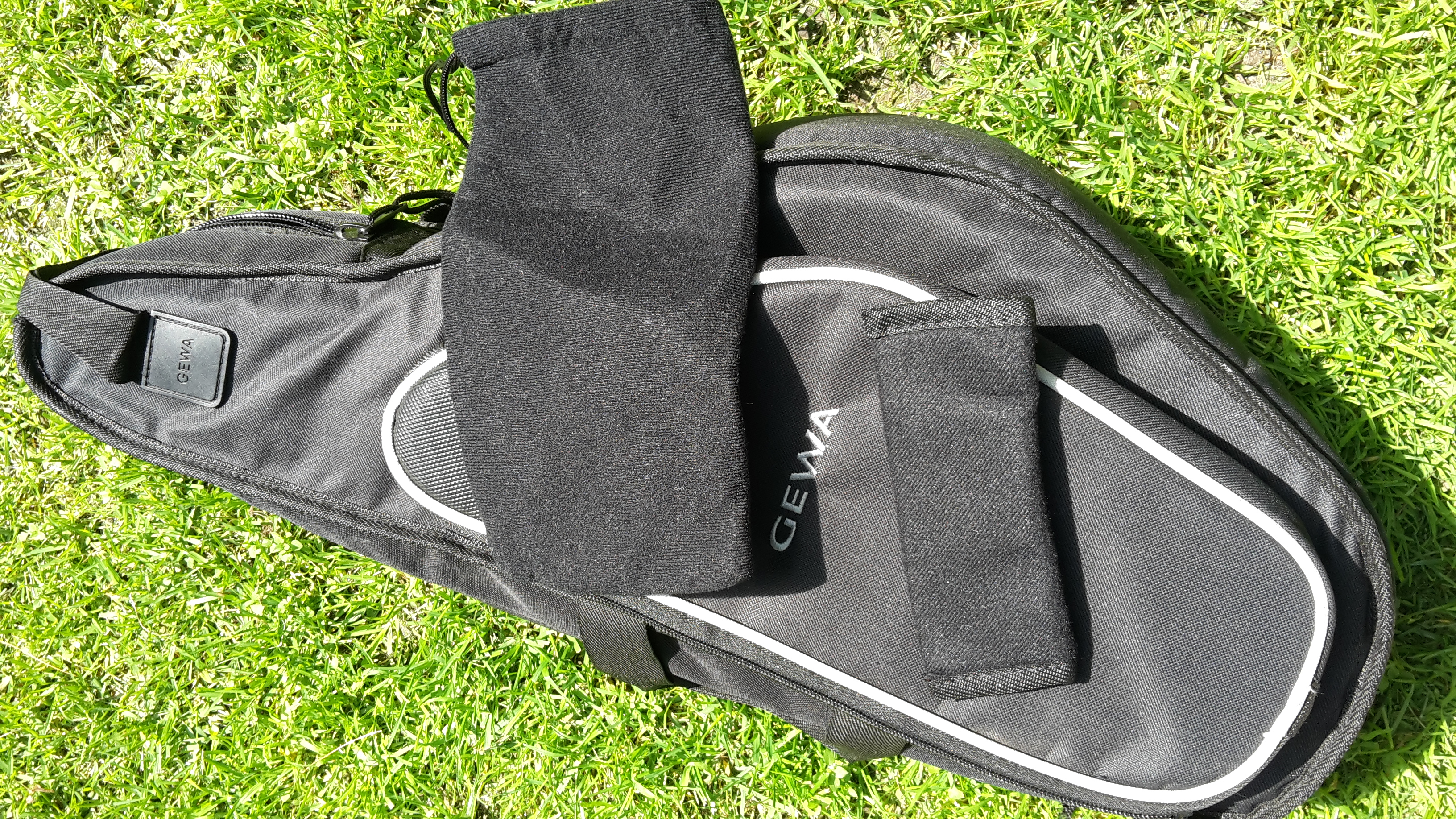 GEWA - Soft case, tvarovaný.