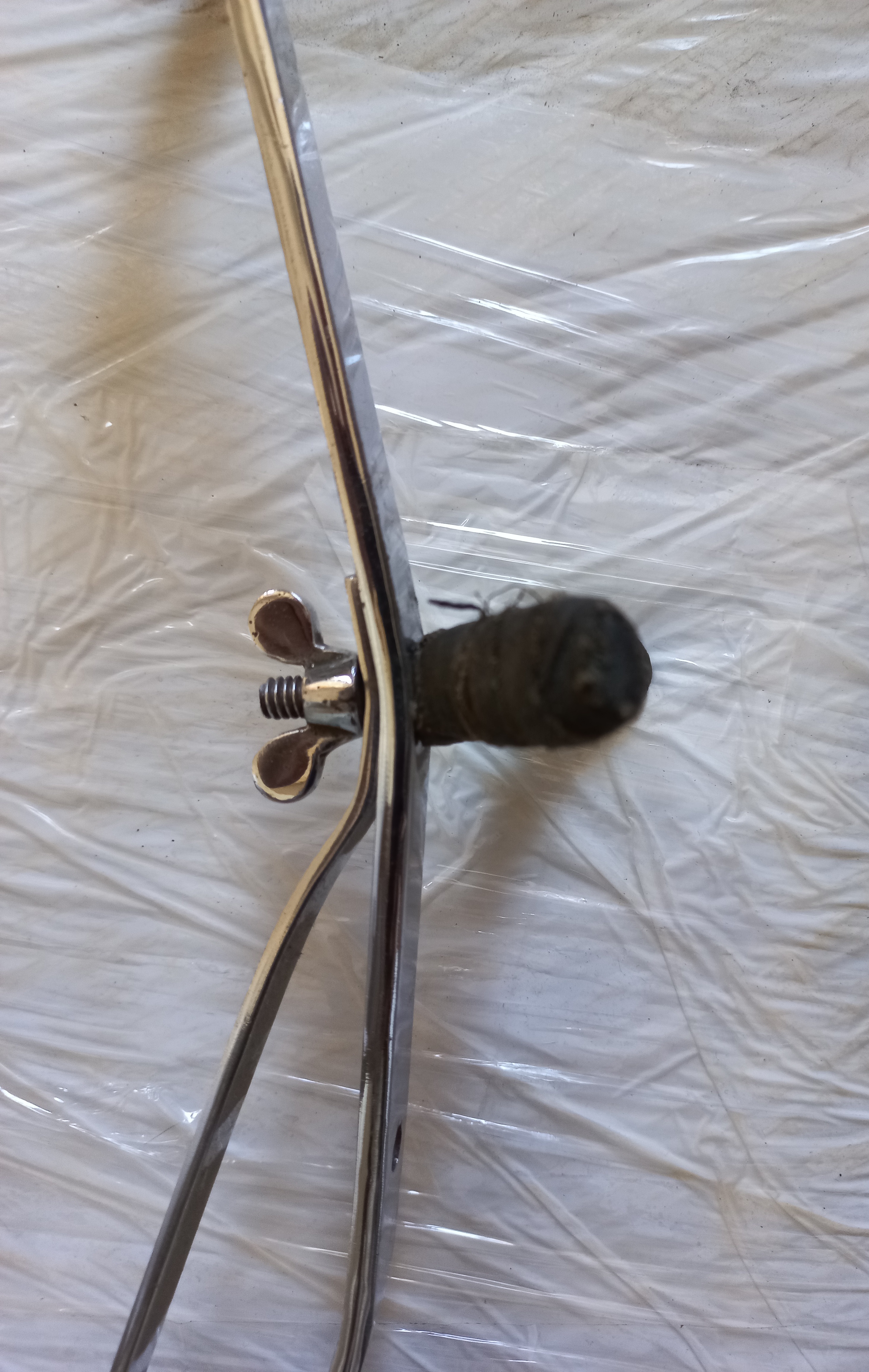 Starý stojan na tenor saxofon - nekompletní .