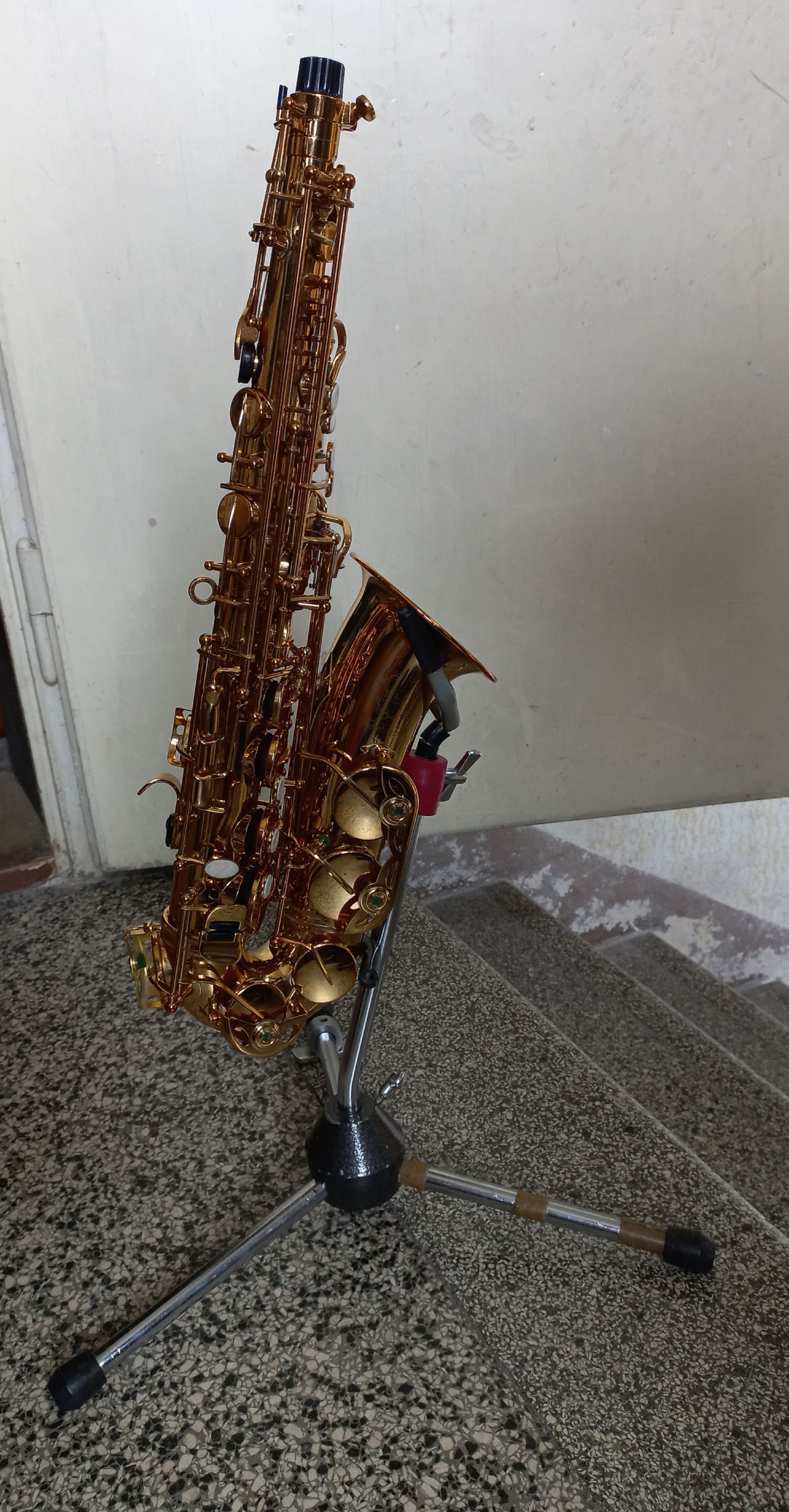 Stojan na alt saxofon - starší,funkční.