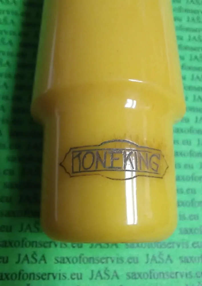 Toneking - baryton hubice.
