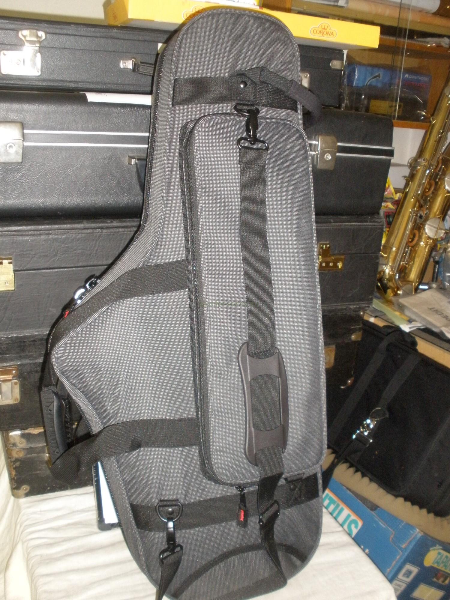 GATOR SHAPECASE Tenor